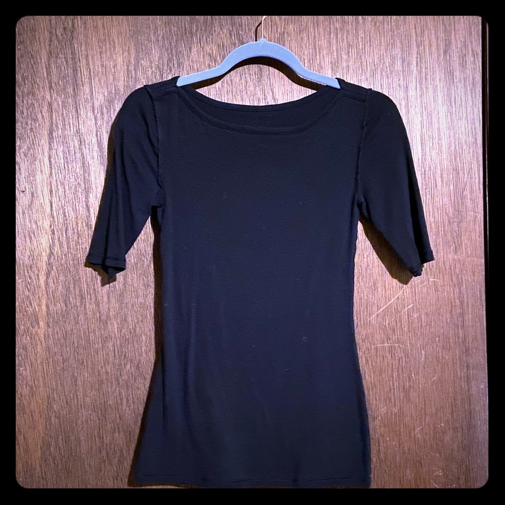 Wide neck black tee